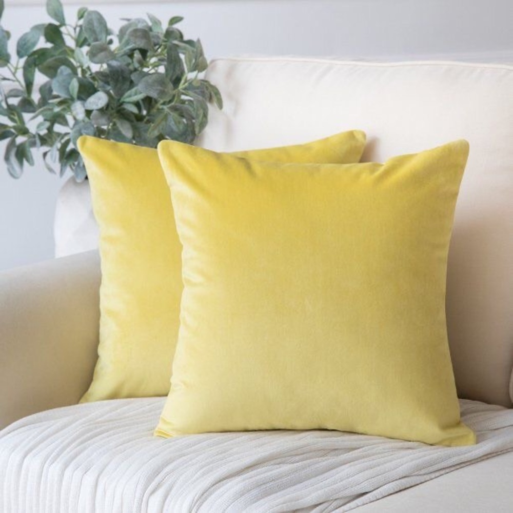 Throw pillows - Picture 2 of 3